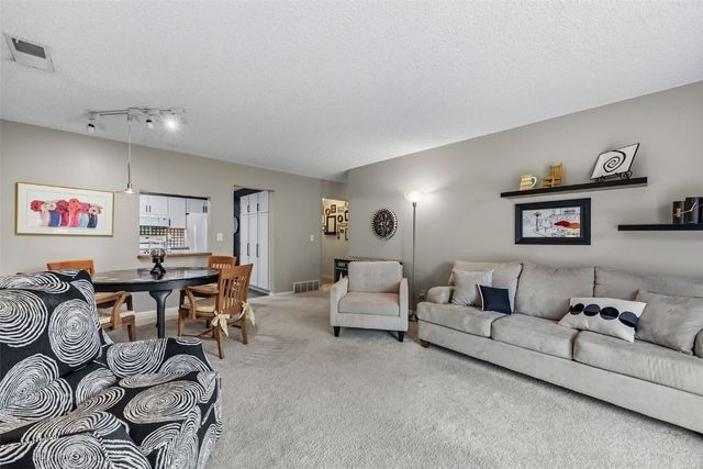 2135 1st Avenue SE 121, Cedar Rapids, IA 52403