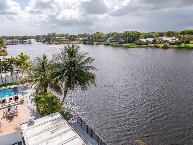 7410 Loch Ness Dr, Miami Lakes, FL 33014