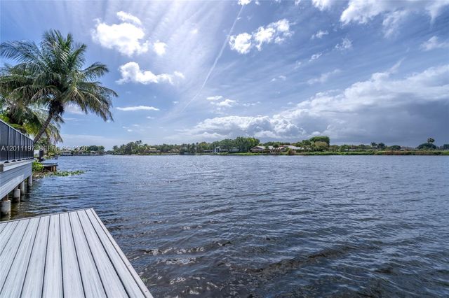 7410 Loch Ness Dr, Miami Lakes, FL 33014