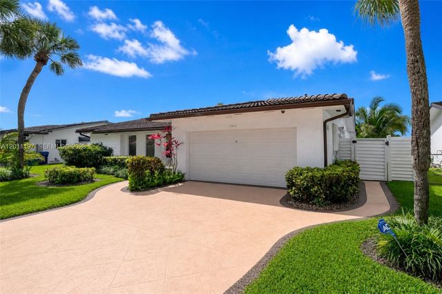 7410 Loch Ness Dr, Miami Lakes, FL 33014