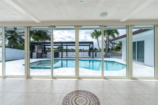 7410 Loch Ness Dr, Miami Lakes, FL 33014