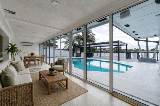 7410 Loch Ness Dr, Miami Lakes, FL 33014
