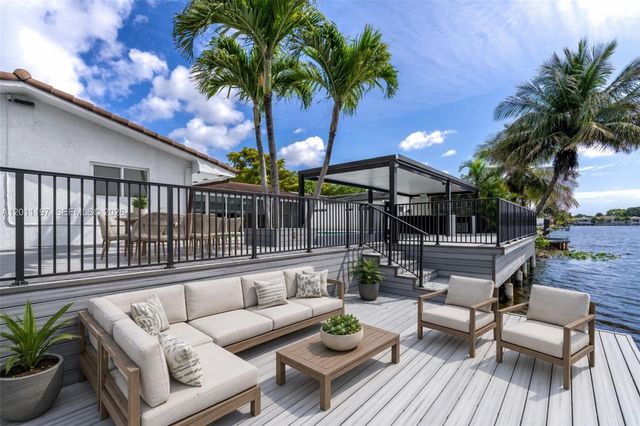 7410 Loch Ness Dr, Miami Lakes, FL 33014