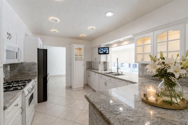 7410 Loch Ness Dr, Miami Lakes, FL 33014