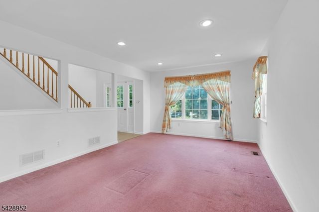 4 Leigh Rd, Hillsborough Twp., NJ 08844