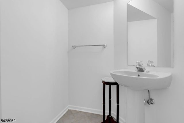 4 Leigh Rd, Hillsborough Twp., NJ 08844