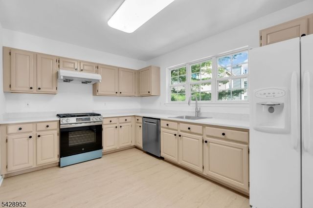 4 Leigh Rd, Hillsborough Twp., NJ 08844