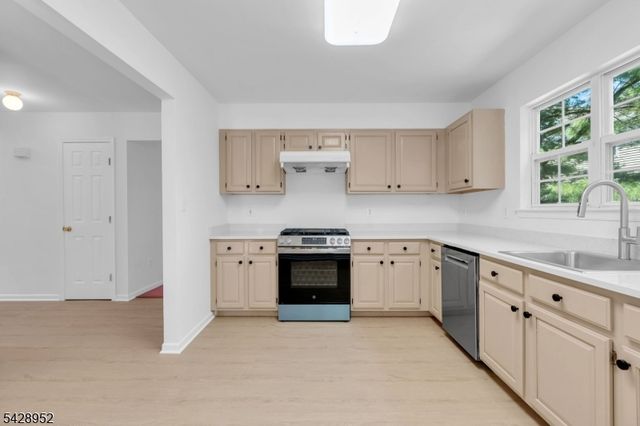 4 Leigh Rd, Hillsborough Twp., NJ 08844