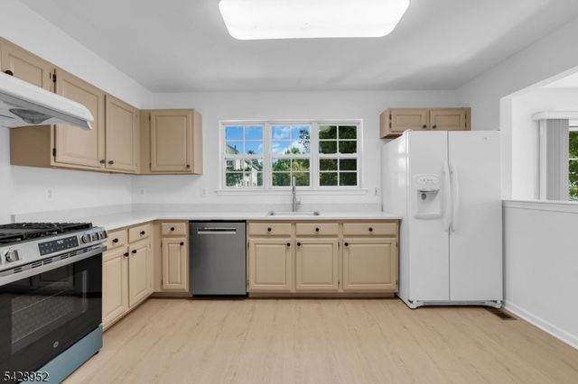4 Leigh Rd, Hillsborough Twp., NJ 08844