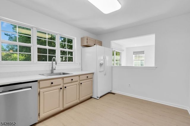 4 Leigh Rd, Hillsborough Twp., NJ 08844