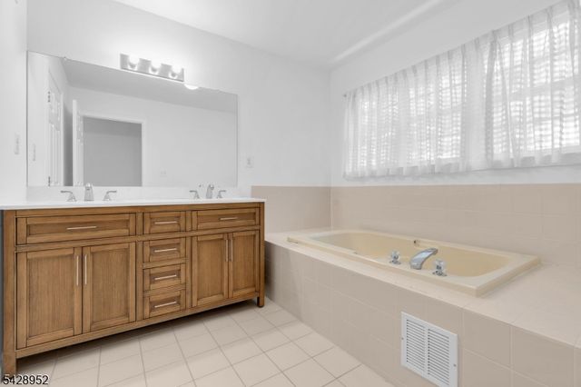4 Leigh Rd, Hillsborough Twp., NJ 08844