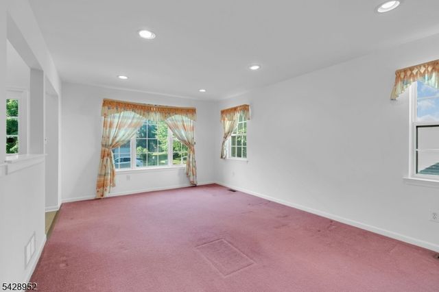 4 Leigh Rd, Hillsborough Twp., NJ 08844