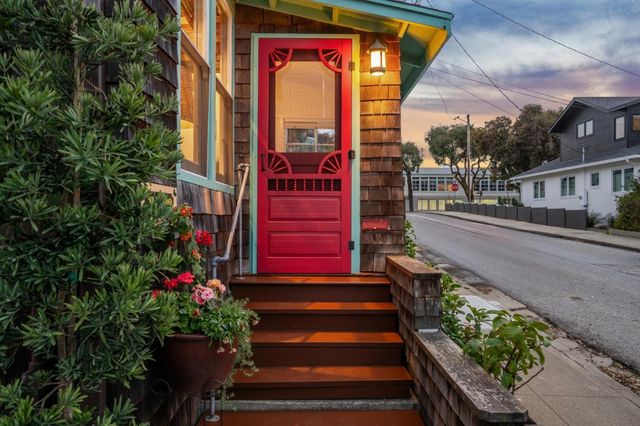 313 14th Street, Pacific Grove, CA 93950