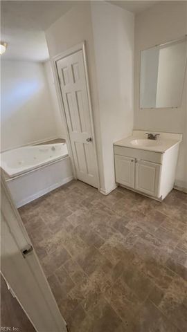 604 Amick RD, Chesapeake, VA 23325