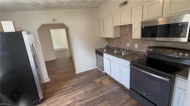 604 Amick RD, Chesapeake, VA 23325
