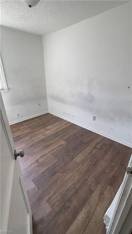 604 Amick RD, Chesapeake, VA 23325