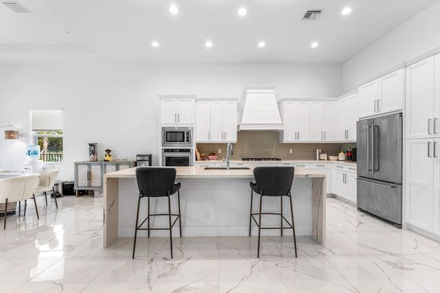 9256 Crestview Circle, Palm Beach Gardens, FL 33412