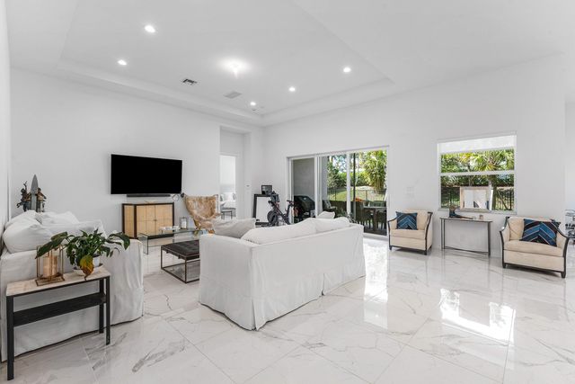 9256 Crestview Circle, Palm Beach Gardens, FL 33412