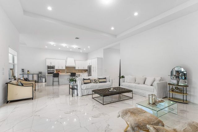 9256 Crestview Circle, Palm Beach Gardens, FL 33412