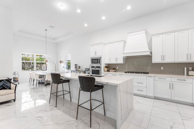 9256 Crestview Circle, Palm Beach Gardens, FL 33412