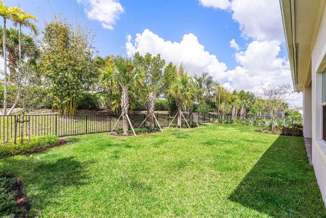 9256 Crestview Circle, Palm Beach Gardens, FL 33412