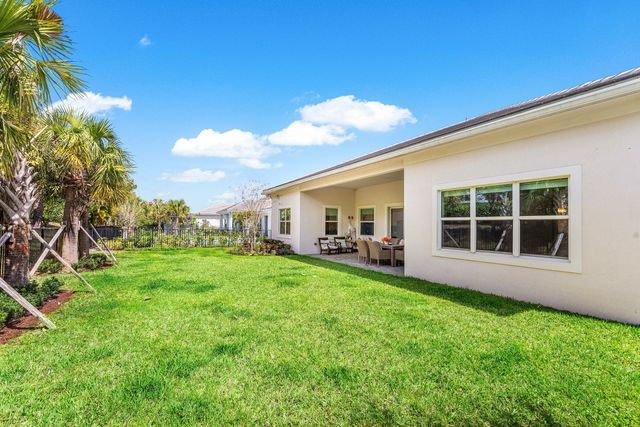 9256 Crestview Circle, Palm Beach Gardens, FL 33412