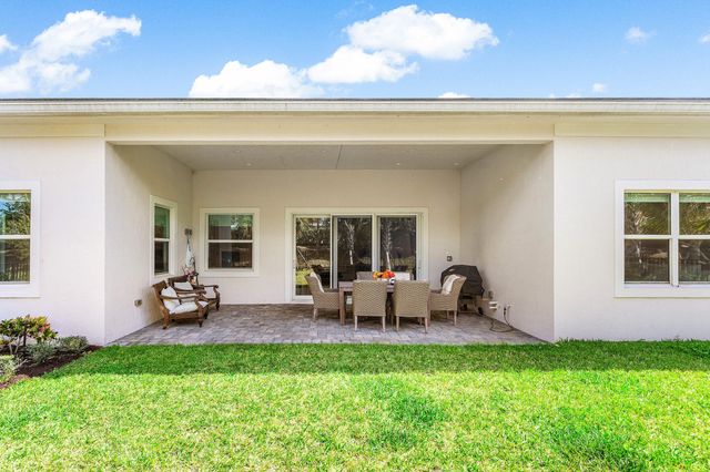 9256 Crestview Circle, Palm Beach Gardens, FL 33412