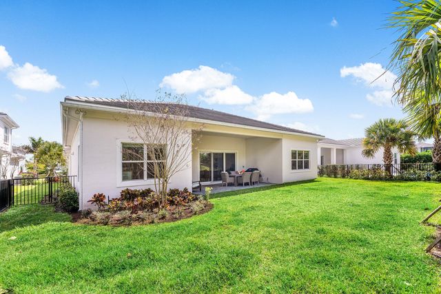 9256 Crestview Circle, Palm Beach Gardens, FL 33412