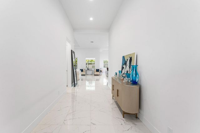 9256 Crestview Circle, Palm Beach Gardens, FL 33412