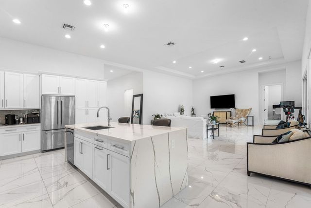 9256 Crestview Circle, Palm Beach Gardens, FL 33412