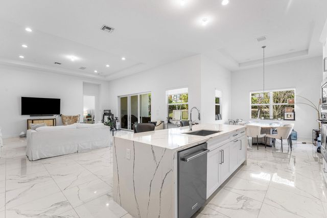 9256 Crestview Circle, Palm Beach Gardens, FL 33412