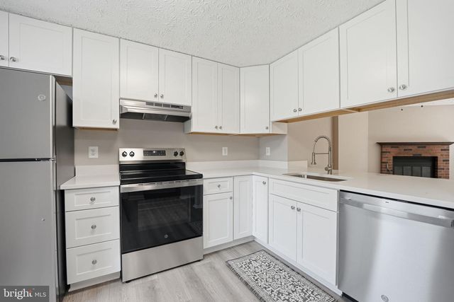 8759 KANAWHA CT, Lorton, VA 22079