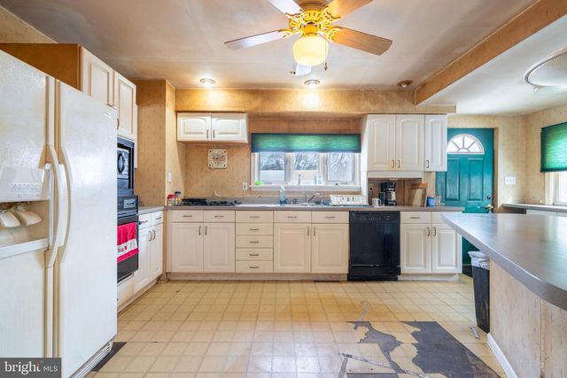 2151 SPINNERSTOWN RD, Quakertown, PA 18951