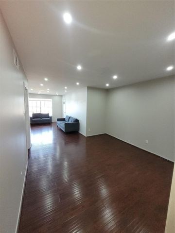 7213 Beechnut Street, Houston, TX 77074