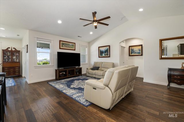 10505 W Thimbleberry Dr, Star, ID 83669