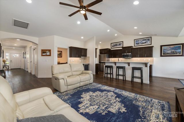10505 W Thimbleberry Dr, Star, ID 83669