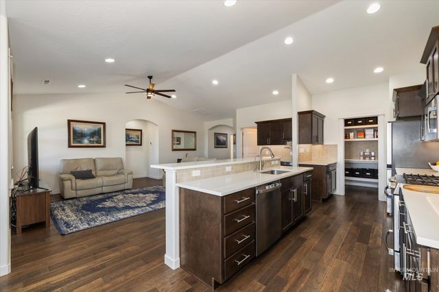 10505 W Thimbleberry Dr, Star, ID 83669