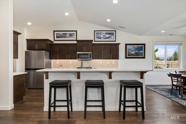 10505 W Thimbleberry Dr, Star, ID 83669