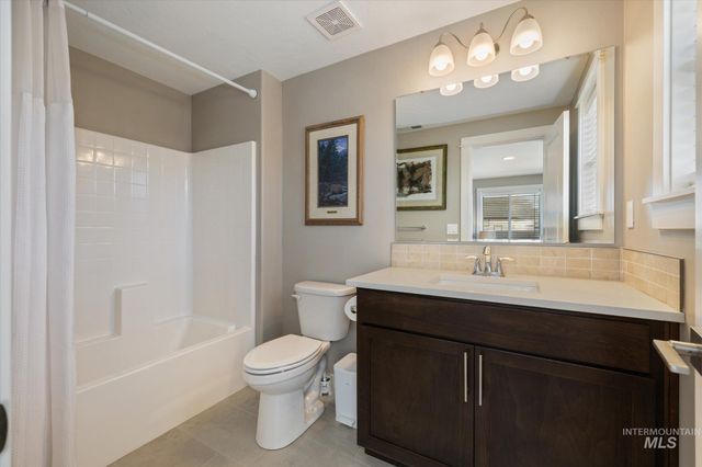 10505 W Thimbleberry Dr, Star, ID 83669
