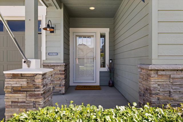 10505 W Thimbleberry Dr, Star, ID 83669