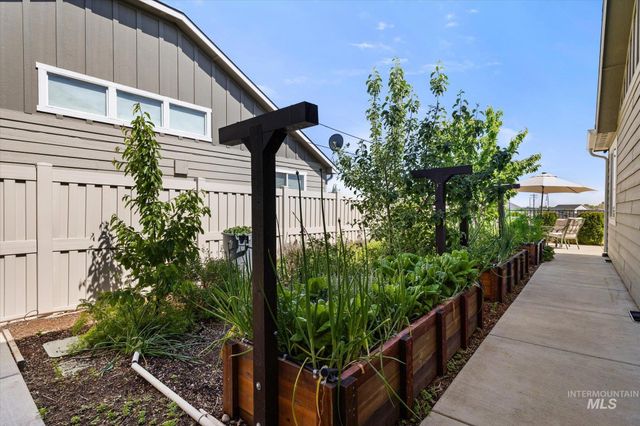 10505 W Thimbleberry Dr, Star, ID 83669