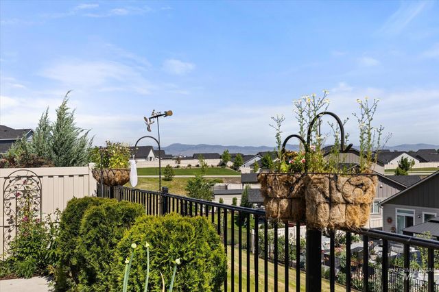 10505 W Thimbleberry Dr, Star, ID 83669