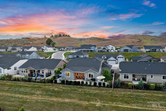 10505 W Thimbleberry Dr, Star, ID 83669