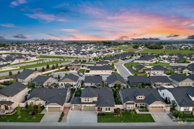 10505 W Thimbleberry Dr, Star, ID 83669