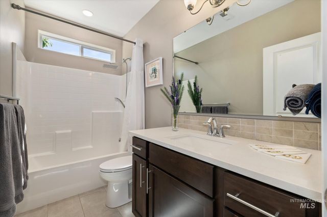 10505 W Thimbleberry Dr, Star, ID 83669