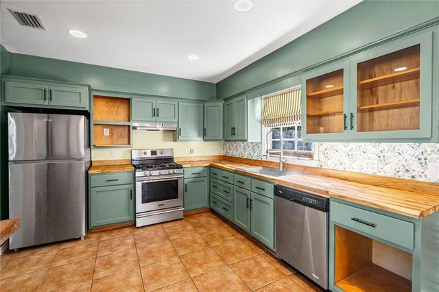 2757 S Sherwood Drive, Mobile, AL 36606