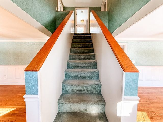 6 Laurelwood Dr, Oxford, MA 01537