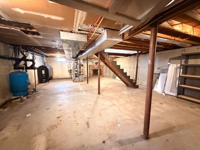 6 Laurelwood Dr, Oxford, MA 01537