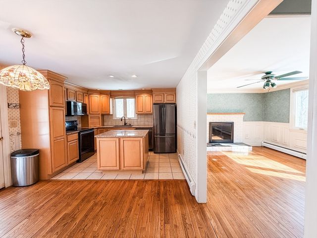 6 Laurelwood Dr, Oxford, MA 01537