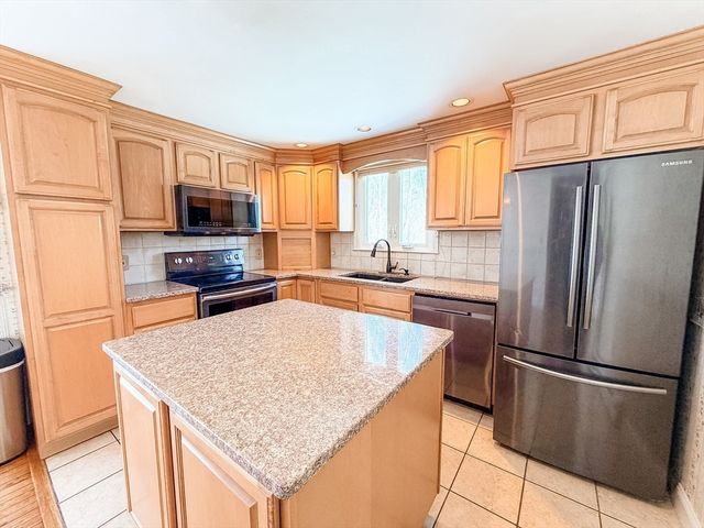 6 Laurelwood Dr, Oxford, MA 01537